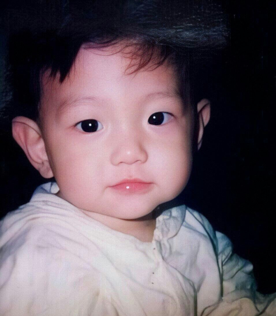 WORLDMUSICAWARD's tweet photo. #EXO's gorgeous #Baekhyun turns 31 and takes over the top 3 twitter trends Worldwide, at #1 with #언제든_놀러와요_큥데이, at #2 with #해피큥데이 and at #3 with #MainCharacterBaekhyunDay! 👏🥳3️⃣1️⃣🎂🎁🎈🎉💥🥇,🥈&amp;🥉🌎🔥🐐👑💙 https://t.co/3yuHYnX7kj
