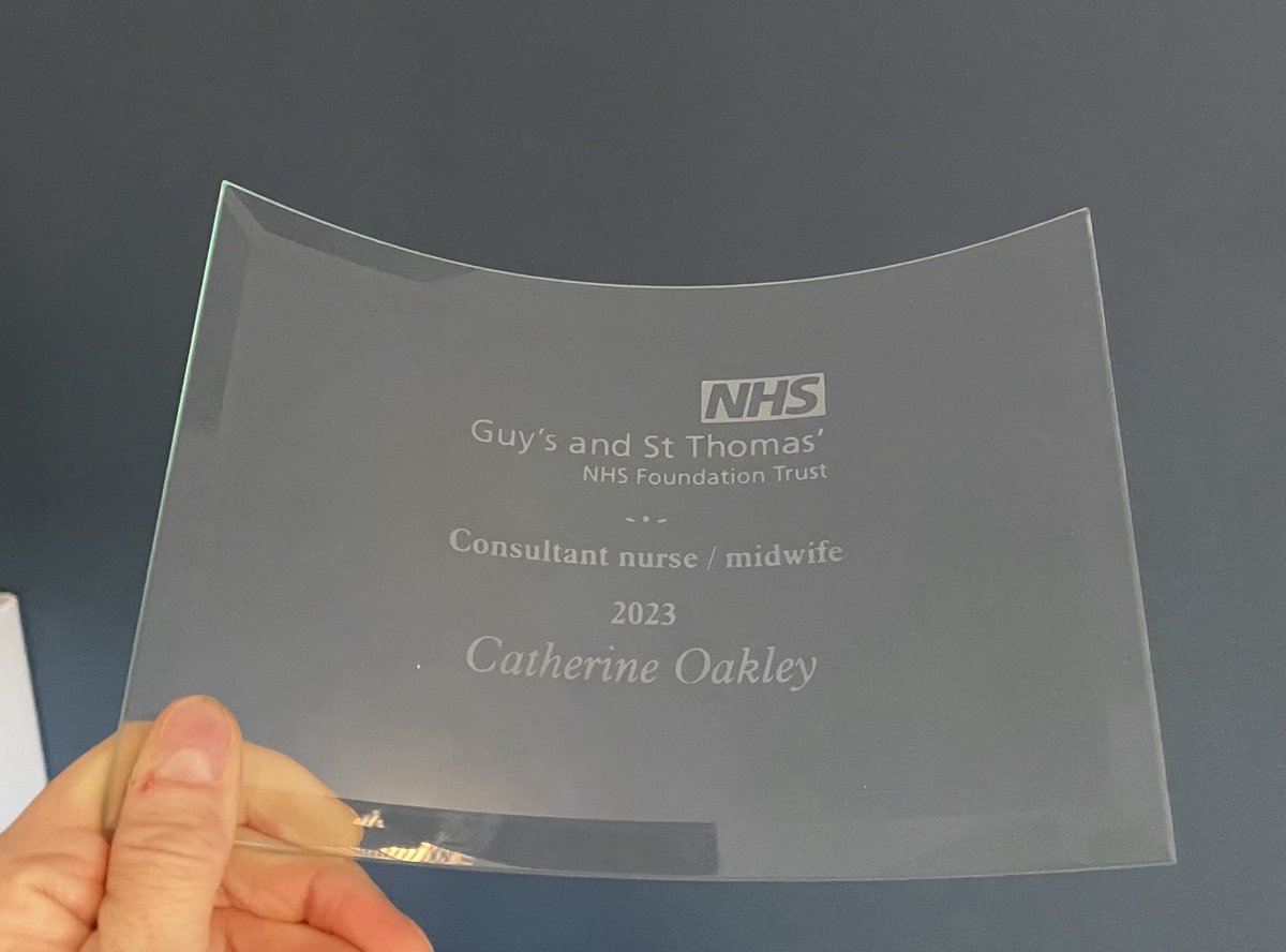 DawnHar48936953's tweet photo. ⁦@Coakley167⁩ Catherine Oakley- Nurse consultant of the year 💙. I had to collect this for her and I have it on good authority she is sipping cocktails in Spain to celebrate  ⁦@GSTTnhs⁩. Well deserved Catherine https://t.co/zGuydgHTmI