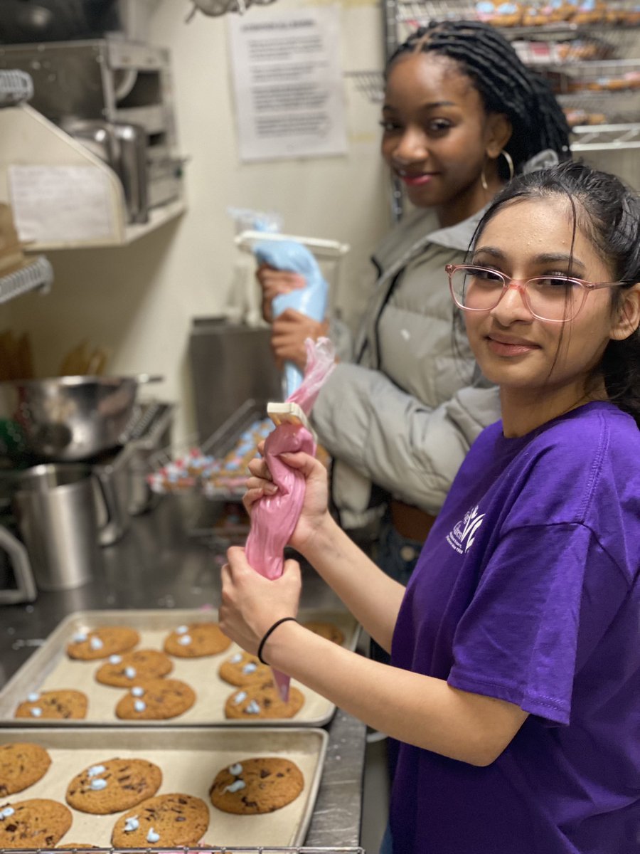 Doing community service with such a talented and inspiring group of young volunteers was a highlight of our day. Thank you for making it such a memorable experience! <a href="/InvestChildren/">InvestinginChildren</a> #smilecookies #ldnont #helpingkids #communitylove #muchmorethanacookie