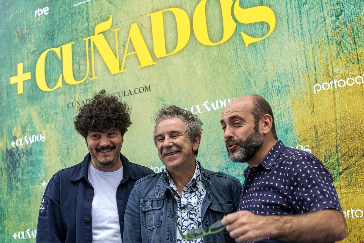 Portocabo's tweet image. Así foi a presentación esta maña da rodaxe de +Cuñados en Ourense. 📸 

Estivemos acompañados de equipo técnico e artístico e dos socios colaboradores.🗣️

#MáisCuñados - @rtve - @TVGalicia -@MovistarPlus - @CulturaXunta - #AGADIC - @DeputacionOU -@CRDO_Ribeiro - @estrellagalicia