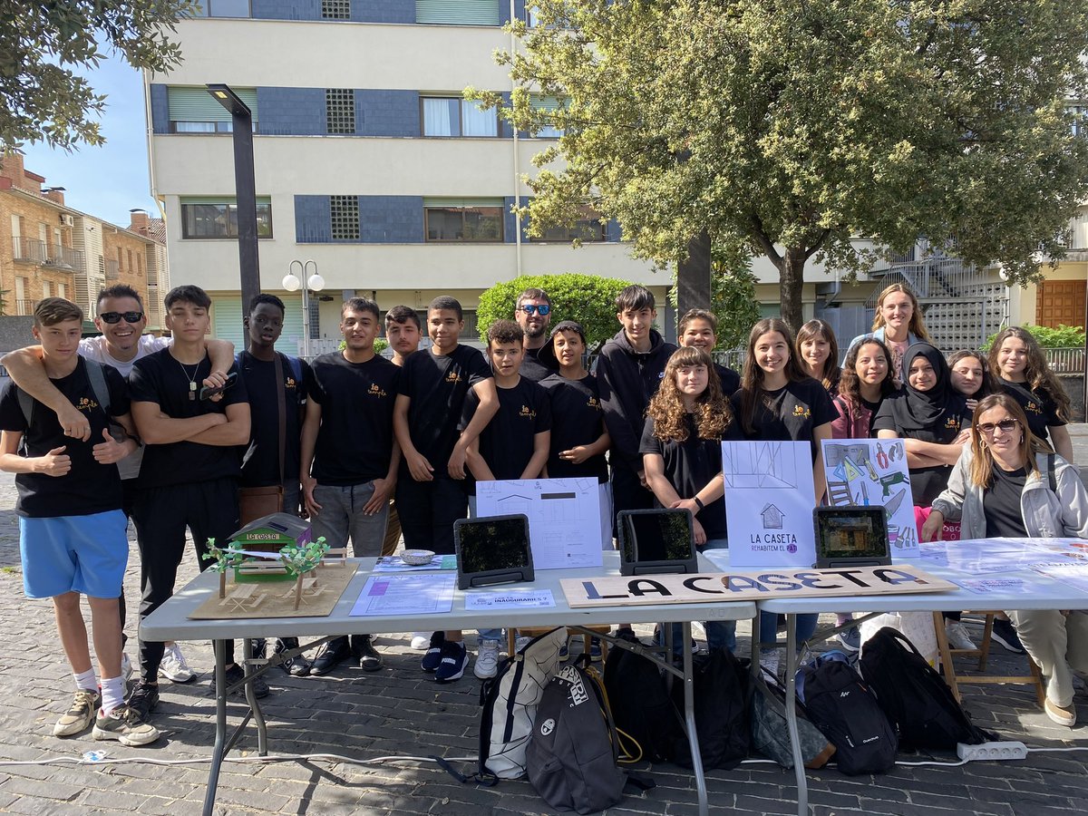 insescolatemple's tweet photo. Aquests cracks en aprendre fent, en maker, han participat a la fira de projectes FAIG dins del @ROBOLOT. Explicar el seu projecte i descobrir-ne de nous, és una petita part de tot el procés d'aprendre, però mola molt! @AznarElisabeth @annapanisello @CatiQuintana @ToniMorenoRey https://t.co/nWAMnVLfGX