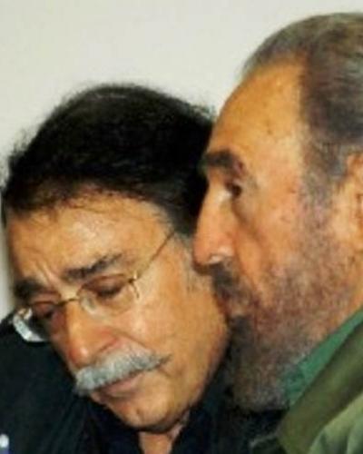 Hoy cumple años un gran amigo de Fidel y de la Revolución Cubana: el brillante intelectual Ignacio Ramonet. Muchas felicidades, querido Ignacio. Recibe un abrazo muy fuerte.