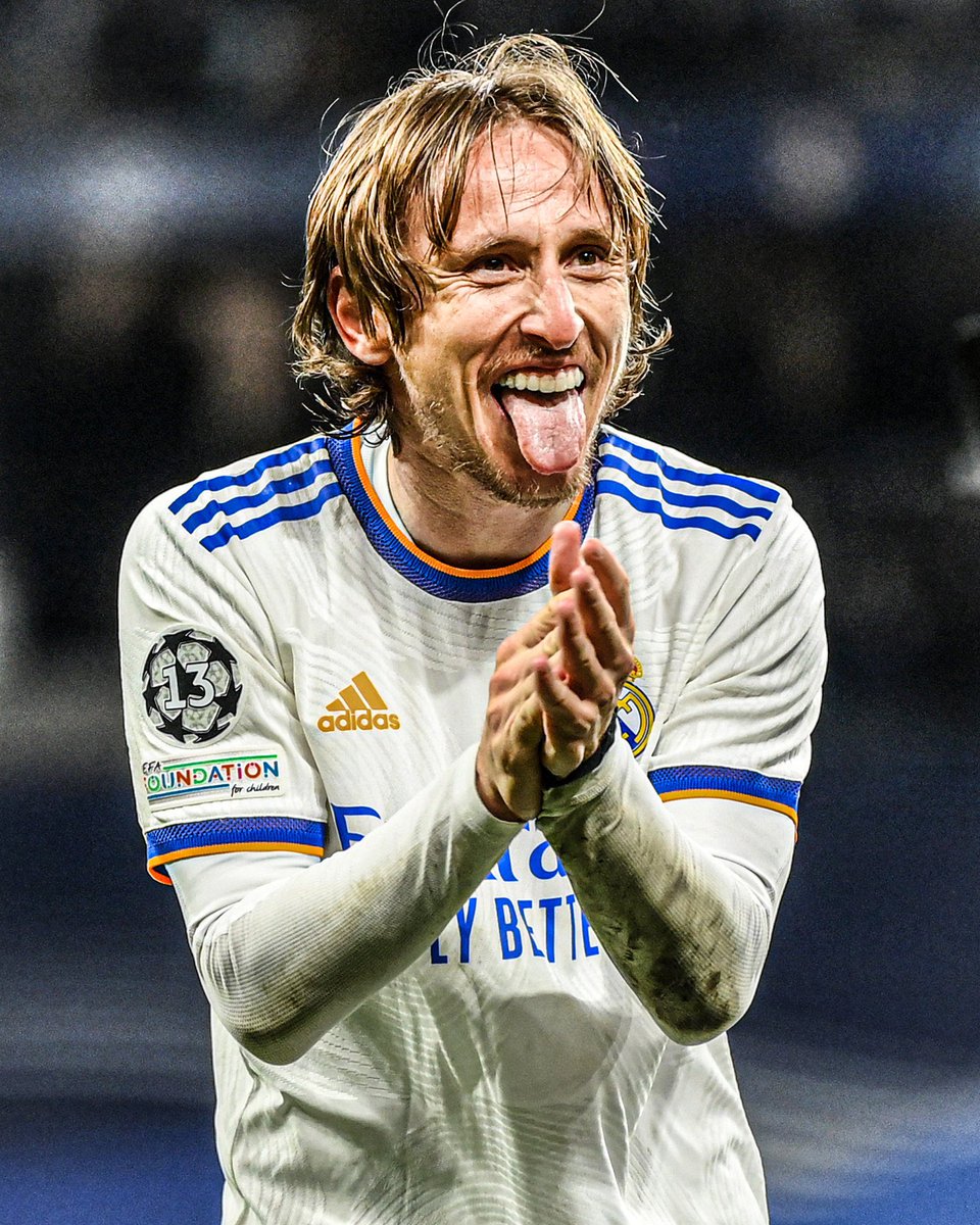 RMadrid_actu's tweet photo. 🚨💣 | BREAKING: ACCORD TOTAL entre Luka Modric 🇭🇷 &amp; le Real Madrid pour une PROLONGATION. ✅✍️

✅ Modric 🇭🇷 signera dans quelques jours.

✅ Il a refusé une ÉNORME offre de 40M€/an d’Arabie Saoudite par loyauté. 🤍

@relevo #RealMadrid https://t.co/l0G0YwL6qN