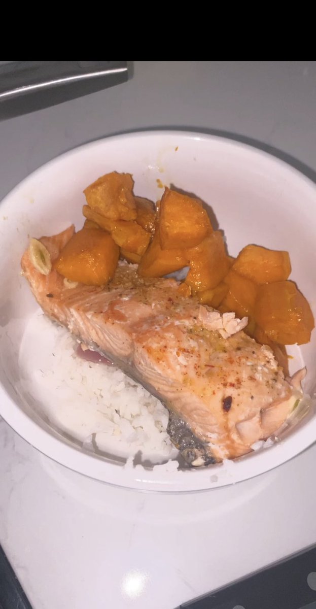 lossofcolor's tweet photo. 5) Eating whole foods. Home cooked meals are the way to go. I eat mostly meat, seafood, dairy, fruits, roots, and honey. Most mainstream diets are garbage. https://t.co/PxI3YHiId5