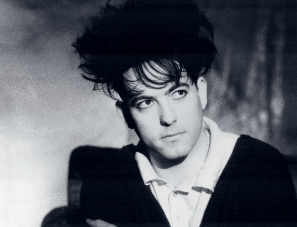 On tonight's Roadhouse Cafe Robert Smith picks his favourite 80s tracks from the Pixies to Peter Gabriel as part of a past interview with @SiriusXMHits1. Also new @OneMorninAugust @jimmchughmusic @BellX1 @pasheehy @PJHarveyUK Tune in 10pm midlands103.com