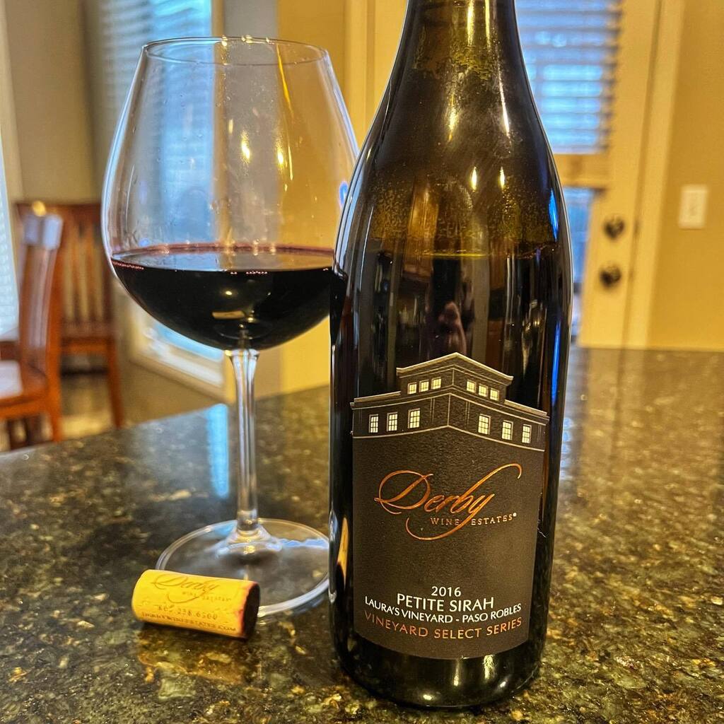 WineByKari's tweet photo. 2016 derby wine estates petite sirah
Fun Fact: Petite Sirah grapes are small which make a high skin to juice ratio. This is why these wines are so dark. Do you enjoy this variety?

DERBY WINE ESTATES PETITE SIRAH
Vintage: 2016
Varieties: 95% Petite Sirah… https://t.co/jSrnbEjY9A https://t.co/aMb3UsWDuQ