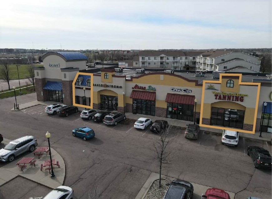 benderco's tweet photo. FOR LEASE: Village on Louise Spaces 
  
High traffic intersection of 57th Street and Louise Avenue.

For more information, contact Alex Soundy. 

Suite 5025: https://t.co/bovJ4xdsjn 
5033: https://t.co/Nu1D6q5slg https://t.co/8yL60QYBGQ