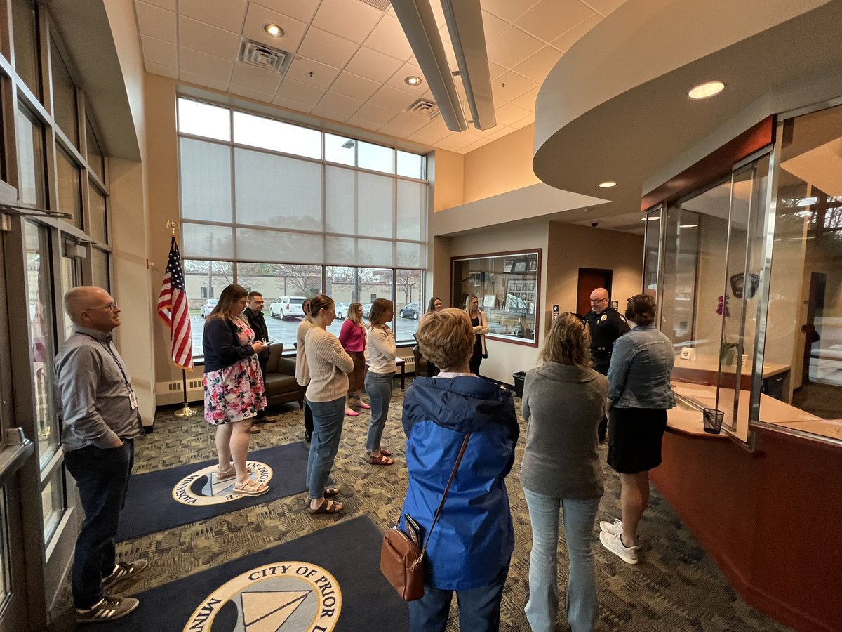 UnmachtMnCities's tweet image. Outstanding tour and briefing from Chief Liam Duggan on the work and operations of the @CityofPriorLake police department. Thank you very much for sharing and for you and your staff’s service. #HowCitiesWork @MinnesotaCities #LMCIT