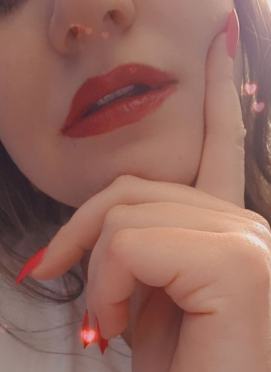 sweetbutsadist's tweet photo. Buy me food and tell me im pretty 
£chloemisandrist https://t.co/JeQp1RRQn2