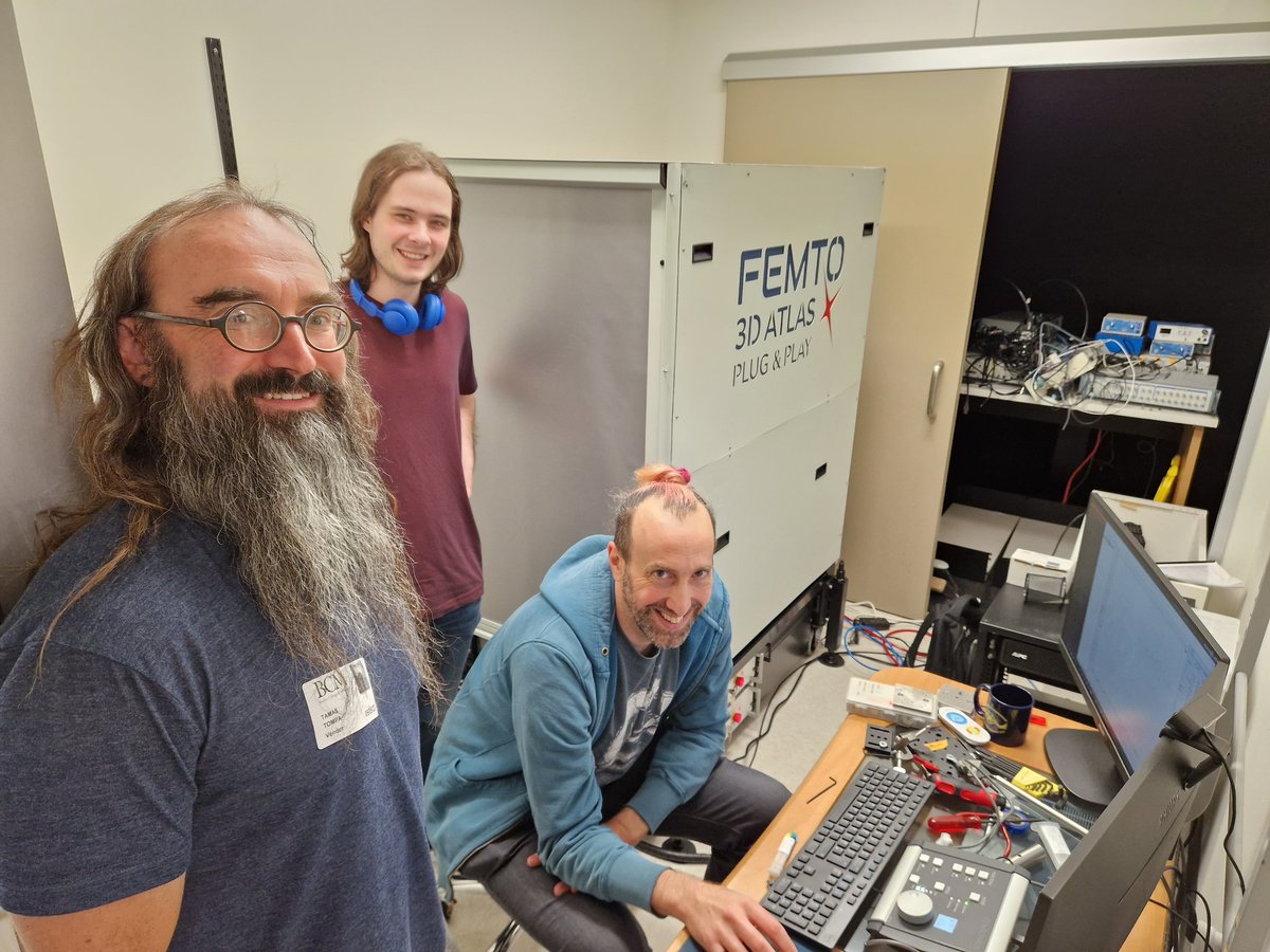 We arrived at @bcm_neurosci .  Training is on with @viajake and his colleagues by @4Specialists.
Lets do some #voltageimaging and #calciumimaging with our PlugnPlay AOD #twophotonmicroscope 
We are checking on  The Last Jedi by @StPierreLab .
Thanks  @SPARKLASERS1 n @Femtonics