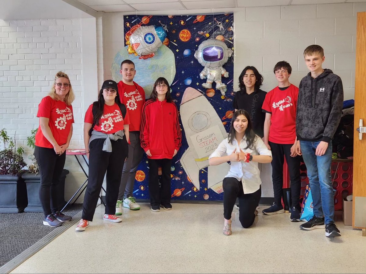 NSRobotics6603's tweet photo. We were so excited to be invited to be apart of the STEM Night @NorthScottVGES on April 27th. We had a blast 🚀❕️

#GoLancer #Steam #stream #STEM #girlsinstem #Robot #roboticsteam #robotics #ftcrobotics #ftc #ftcteam #ftciowa #givingback https://t.co/iXlOgxNPYH