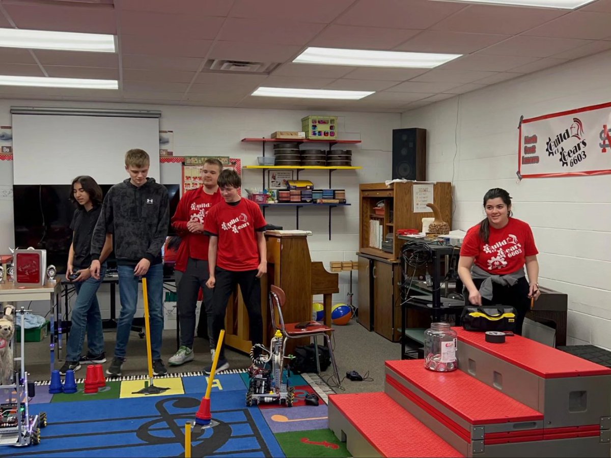 NSRobotics6603's tweet photo. We were so excited to be invited to be apart of the STEM Night @NorthScottVGES on April 27th. We had a blast 🚀❕️

#GoLancer #Steam #stream #STEM #girlsinstem #Robot #roboticsteam #robotics #ftcrobotics #ftc #ftcteam #ftciowa #givingback https://t.co/iXlOgxNPYH