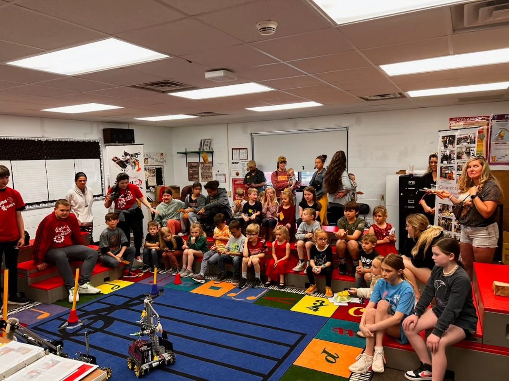 NSRobotics6603's tweet photo. We were so excited to be invited to be apart of the STEM Night @NorthScottVGES on April 27th. We had a blast 🚀❕️

#GoLancer #Steam #stream #STEM #girlsinstem #Robot #roboticsteam #robotics #ftcrobotics #ftc #ftcteam #ftciowa #givingback https://t.co/iXlOgxNPYH