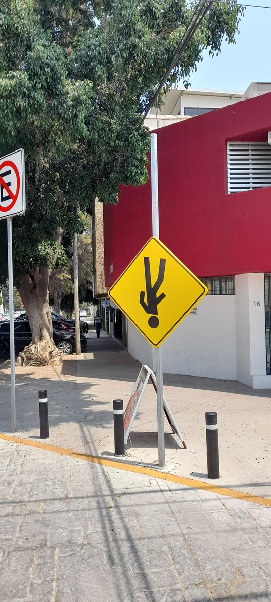 mbandac75's tweet photo. @spublicosqro  por favor su apoyo para la colocación de este anuncio peatonal entre las calles de florencio rosas y Carlos septien.  Gracias de antemano @ColCimatario https://t.co/dsCaO2t637