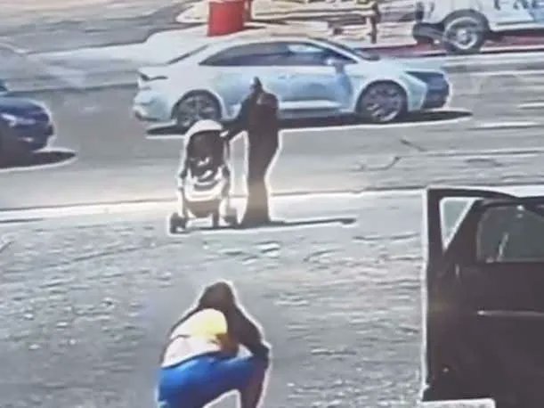 The Hero Who Saved The Baby From Rolling Into Traffic Has Been Homeless For 8 Years And Was On His Way Back From a Job Interview At Applebees barstoolsports.com/blog/3466144/t…