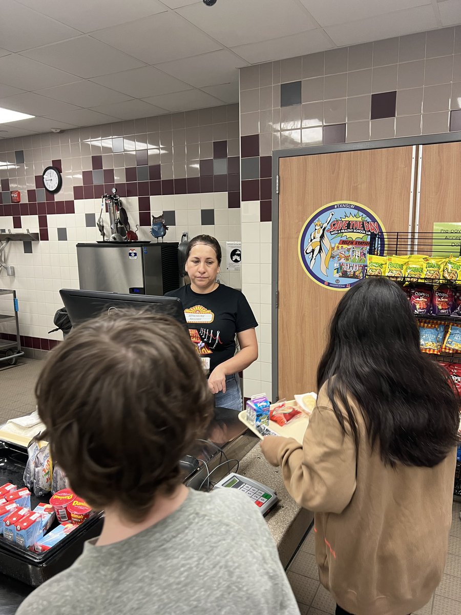 MemorialPISD's tweet photo. Memorial 💕 our lunch ladies #BelievePlanoISD #PlanoISDDedicatedtoCaring https://t.co/HjzEi6Rcbc