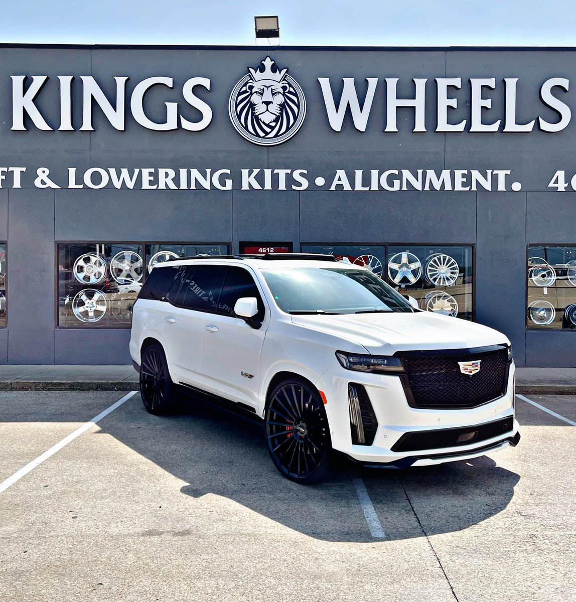 kingswheels2's tweet photo. 2022 Cadillac Escalade V on 28x10 Koko Kuture Urfa’s, and wrapped up in 295/25R28 Giovanna A/S tires!! #KingsWheels2 #SuspensionSpecialists #Cadillas #Escalade #V #KokoKuture #Urfa #GiovannaTires #Texas #Dallas #GreedyGrove #Buckner https://t.co/ayOm2a0OIp