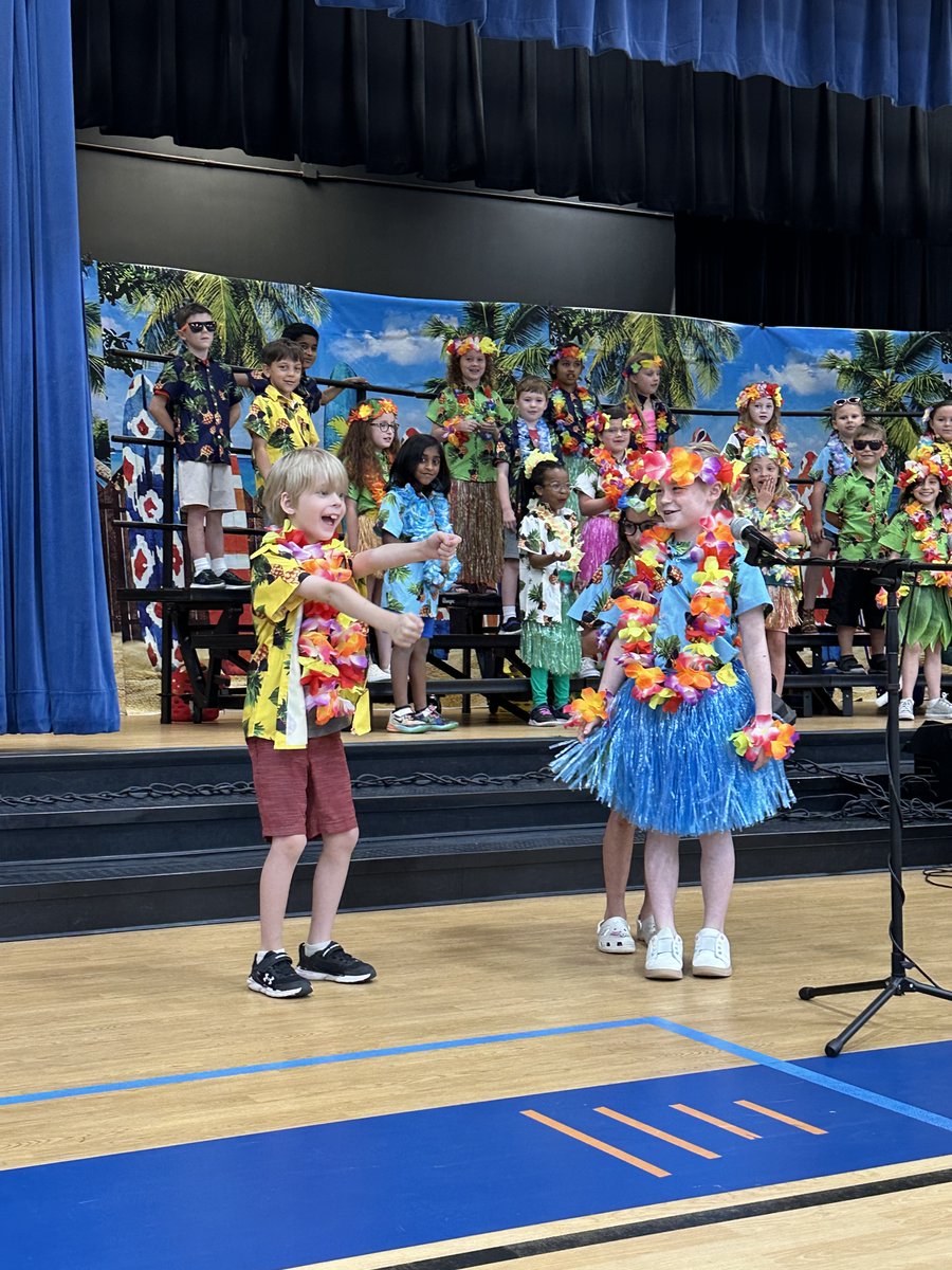 SunnyvaleES's tweet image. The SES Sunny Singers put on an amazing show! Thank you to Mrs. Stout for organizing, planning and sharing your musical talents with our students and school.
#RaidersRise #BeARaider