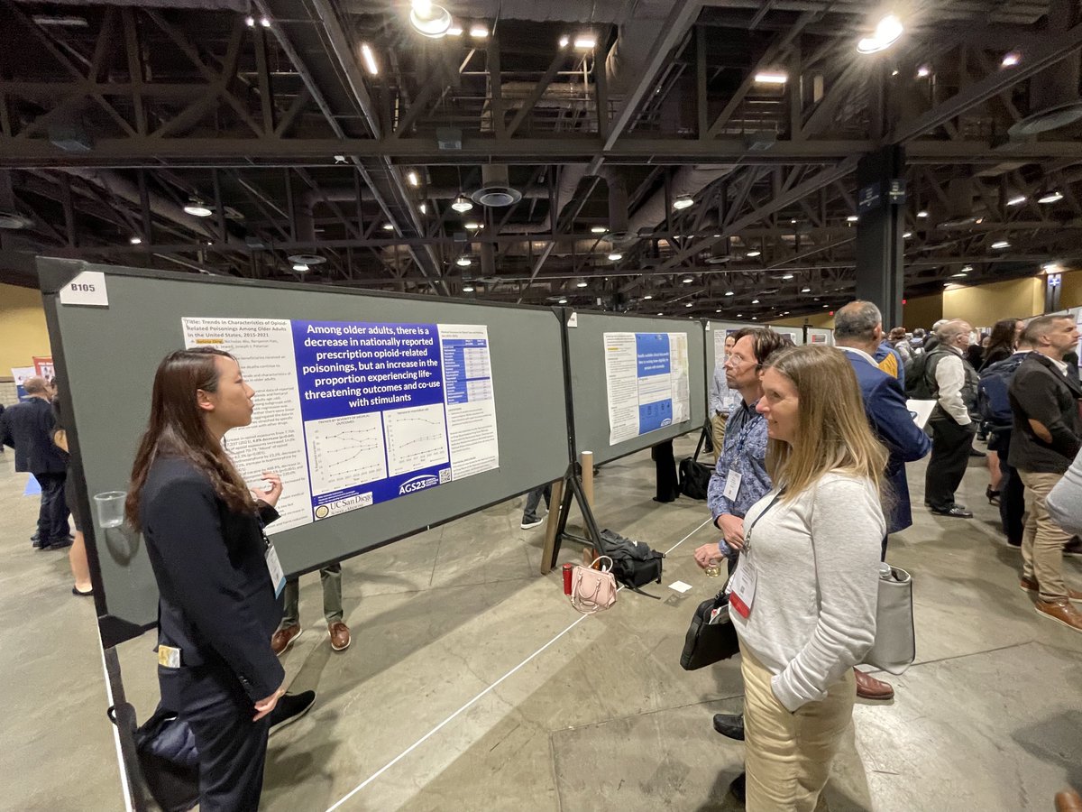 UCSDGeriGeroPal's tweet photo. Our current fellows, Belicia Ding and Karun Singla presenting their posters at #AGS23 #Geriatrics @AmerGeriatrics https://t.co/prAc0xkRwO