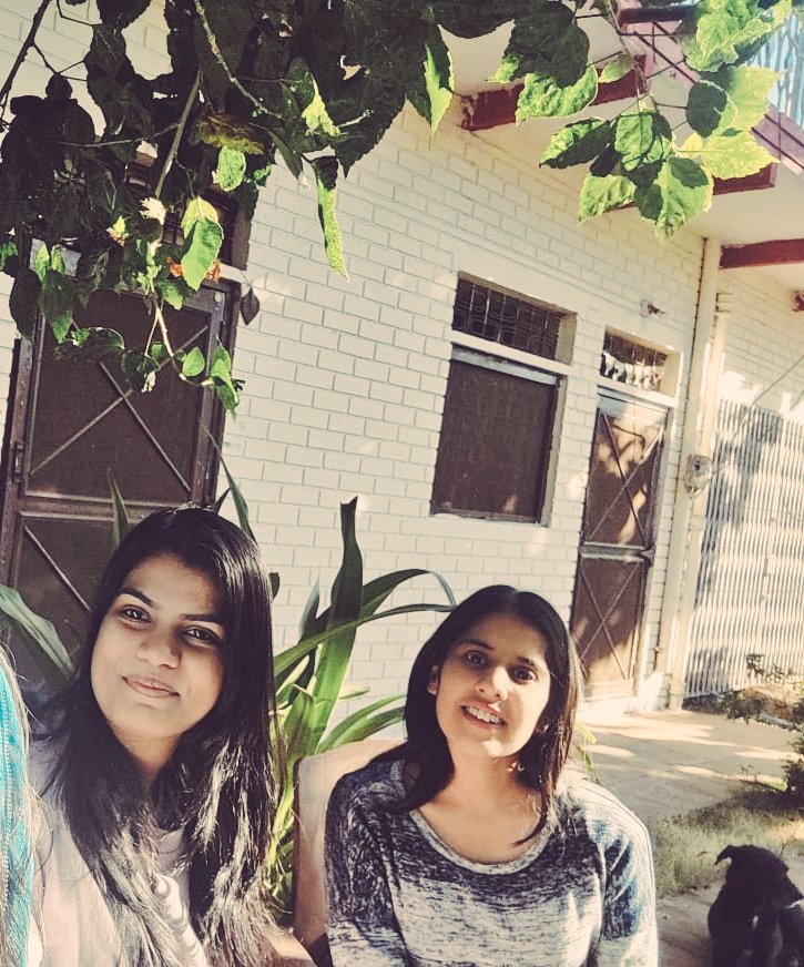 gora000000's tweet photo. गौरैया,

चुग्गे की तरह 
ले जाओ मेरा दिल,
किसी घोंसले में रख दो...
@parityakt https://t.co/AoOUhroTrU