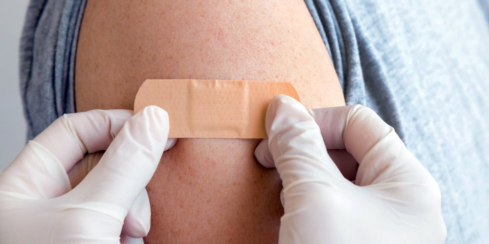 stkirsch's tweet image. Laura Jeffery, an embalmer in Ontario, Canada just told me that at one point after the COVID vax rollout she recalls 8 out of 8 people being embalmed had Band-Aids on their deltoid (i.e., just vaccinated). An ER nurse at Memorial Hospital in Santa Rosa in March 2021 noticed a…