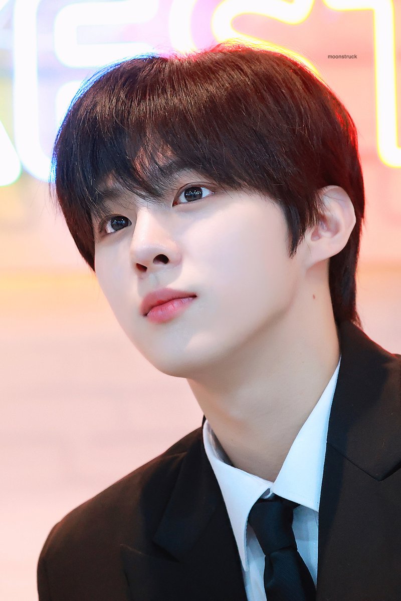 moonstruck1027's tweet photo. 230430 ♡

#김우석 #KIMWOOSEOK https://t.co/uJDdsKOlcg