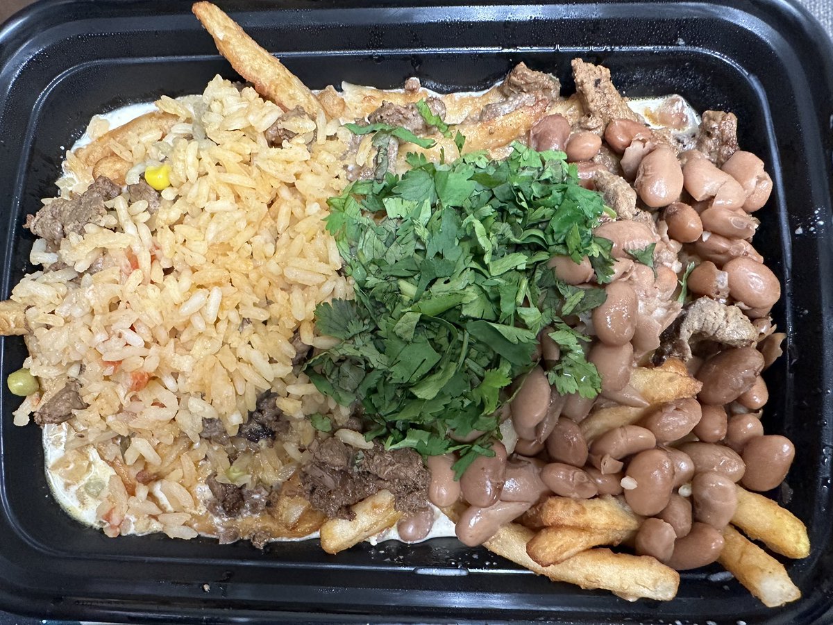 BeksReports's tweet photo. I’ve been eating healthy this week (mostly salads with some meat) today I splurged and got some steak Cali fries and candy grapes on my lunch break. It’s all about balance, right? 😅 #caliburrito #mandasmunchies #candygrapes #eatlocal #snacklocal https://t.co/Hu89DoFfTR