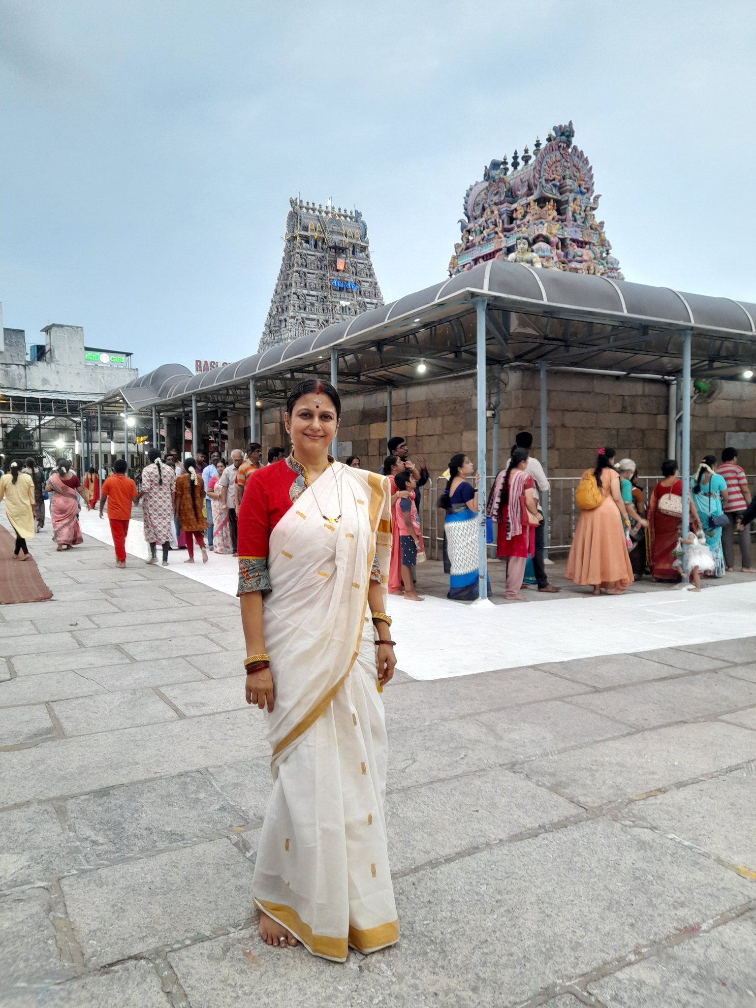 Meenakshi Amman Temple Madurai Tourist Guide - Timing, History & Things to  Consider