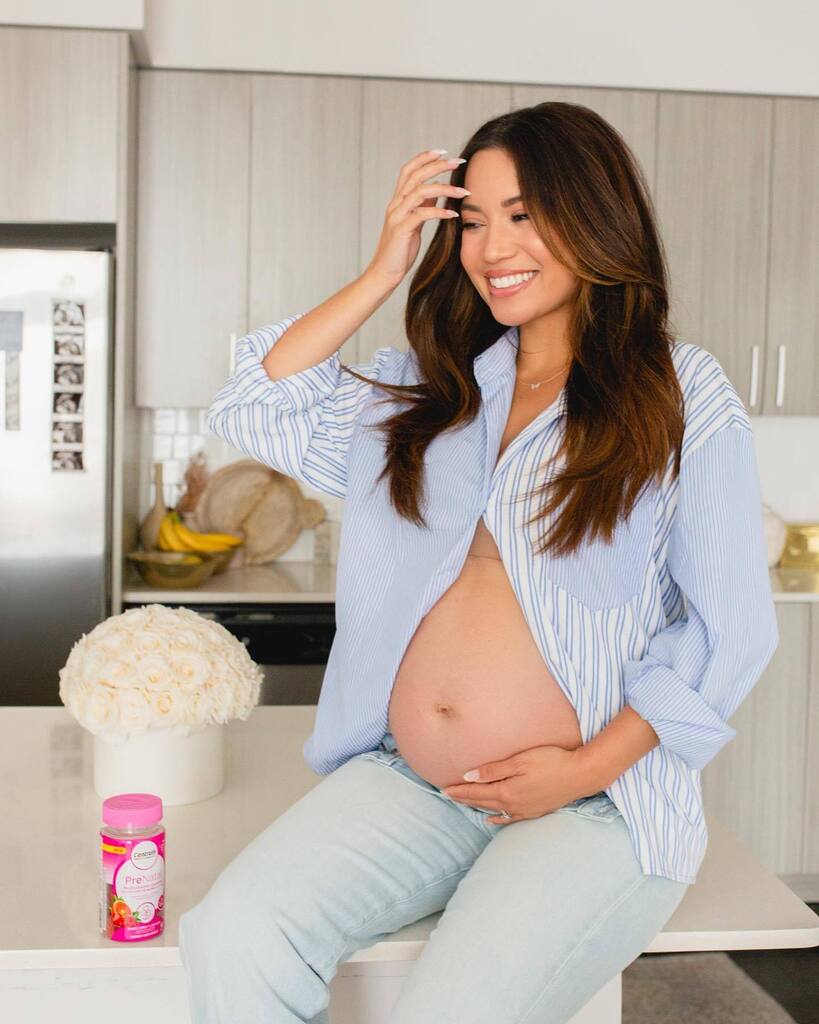 34 week baby belly! 🤰🏽 #ad One of the most commonly asked pregnancy questions I get is which prenatal I take! This time around I’ve been using something new, @centrumusa PreNatal Multivitamin Gummies and there are a few reasons why I’d highly recommend:
… instagr.am/p/Cr3onlsOSed/