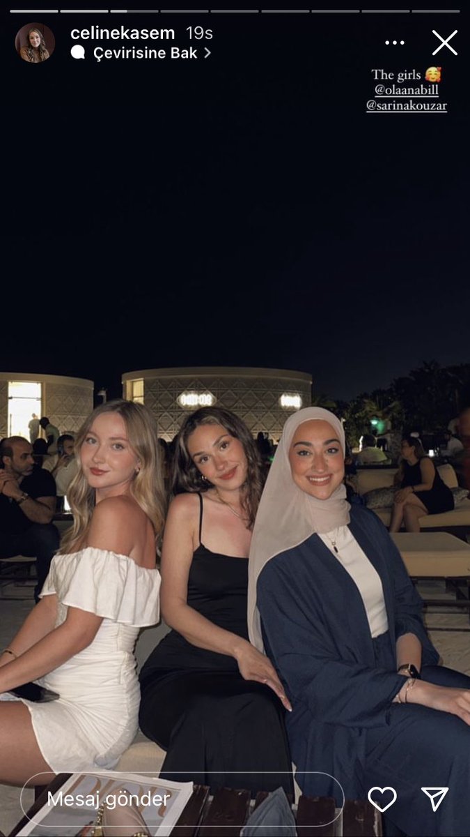 sadecebilalya's tweet photo. Mesela bu arkadaş “suriyelileri göndermek ölüm cezası olur” dedikten 1 saat sonra benim yiyemeğidiğim et tabağını yiyip, milkshake içip, kız arkadaşları ile takılıyor. 3 gün önce bu ülkede senin gibi bir kadınımız, gönderilmesini istemediğin suriyeli tarafından öldürüldü. twit bu kadar.