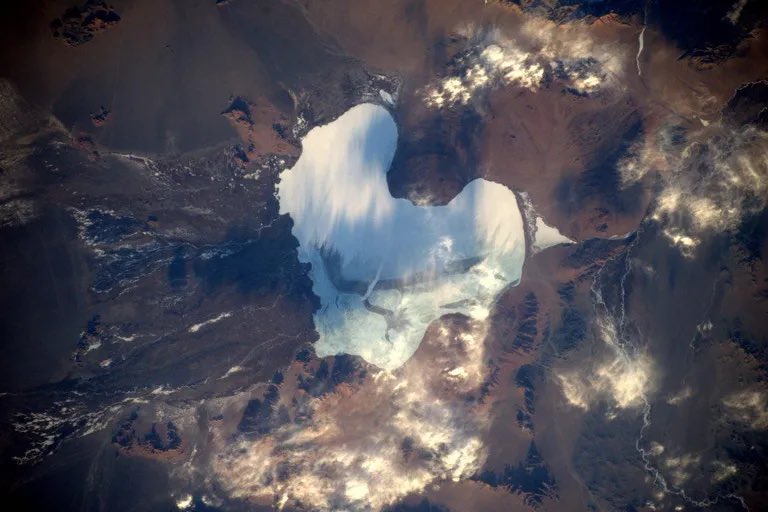 BangtaNASAverse's tweet photo. Happy Friday #BTSARMY! Today I’m giving all my 💙 to #COLDExRM #Colde #RM #Namjoon with these hearts from space! -👽

💙 Heart Nebula
💜 Antennae Galaxies
🖤 Mars heart shaped pit
💙 Lake on earth from ISS

#Namjooning #RMforPresident #DontEverSayLoveMe #DontEverSayLoveMeisOutNow https://t.co/Dr9WRXq59l