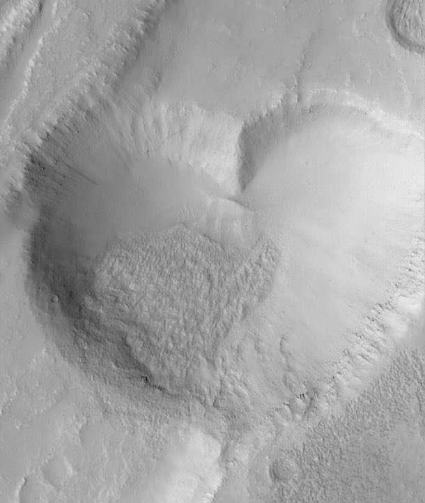 BangtaNASAverse's tweet photo. Happy Friday #BTSARMY! Today I’m giving all my 💙 to #COLDExRM #Colde #RM #Namjoon with these hearts from space! -👽

💙 Heart Nebula
💜 Antennae Galaxies
🖤 Mars heart shaped pit
💙 Lake on earth from ISS

#Namjooning #RMforPresident #DontEverSayLoveMe #DontEverSayLoveMeisOutNow https://t.co/Dr9WRXq59l
