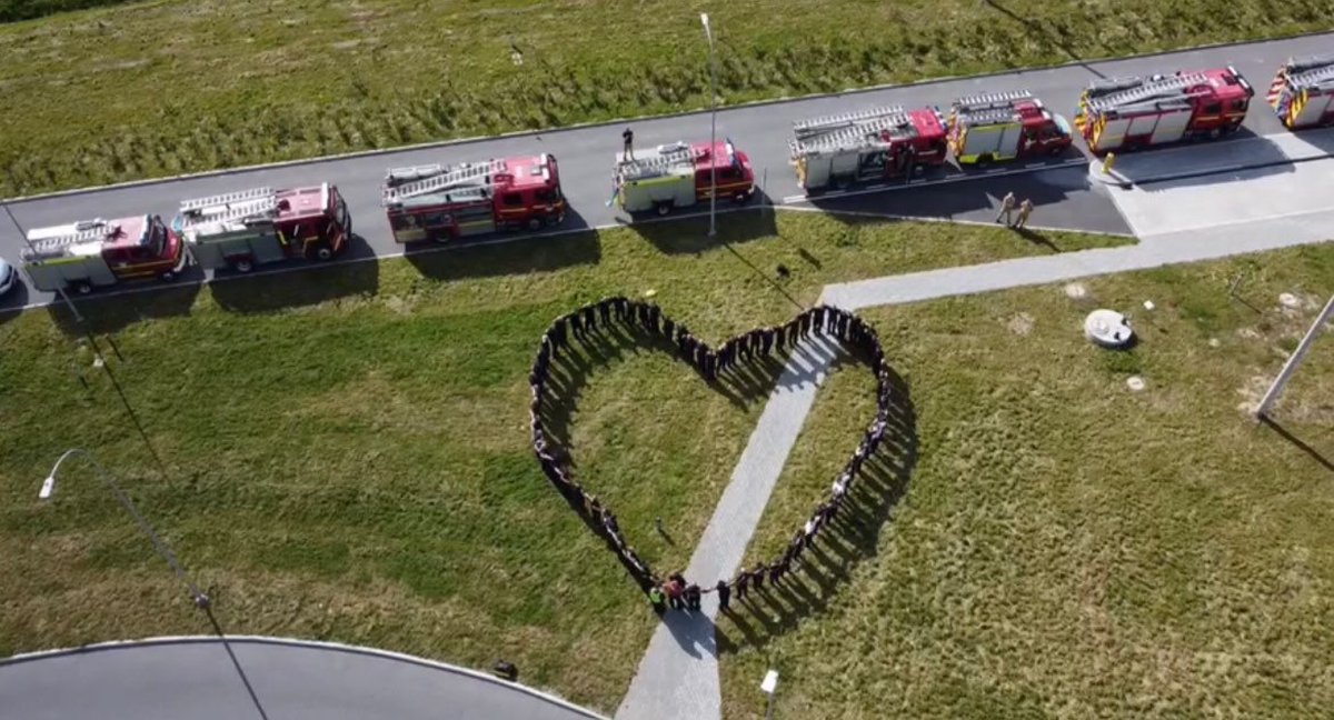 Cheshire Fire and Rescue Service (@cheshirefire) on Twitter photo The #FireAid4Ukraine convoy has arrived at its destination! 25 vehicles, packed with more than 8,000 items of life saving kit and equipment to support firefighters in Ukraine. Well done to all involved! 👏
For more ➡️ orlo.uk/IXkQR
<a href="/FIRE_AID_UK/">FIRE AID and International Development</a> <a href="/NFCC_FireChiefs/">National Fire Chiefs Council</a> The #FireAid4Ukraine convoy has arrived at its destination! 25 vehicles, packed with more than 8,000 items of life saving kit and equipment to support firefighters in Ukraine. Well done to all involved! 👏
For more ➡️ orlo.uk/IXkQR
<a href="/FIRE_AID_UK/">FIRE AID and International Development</a> <a href="/NFCC_FireChiefs/">National Fire Chiefs Council</a>