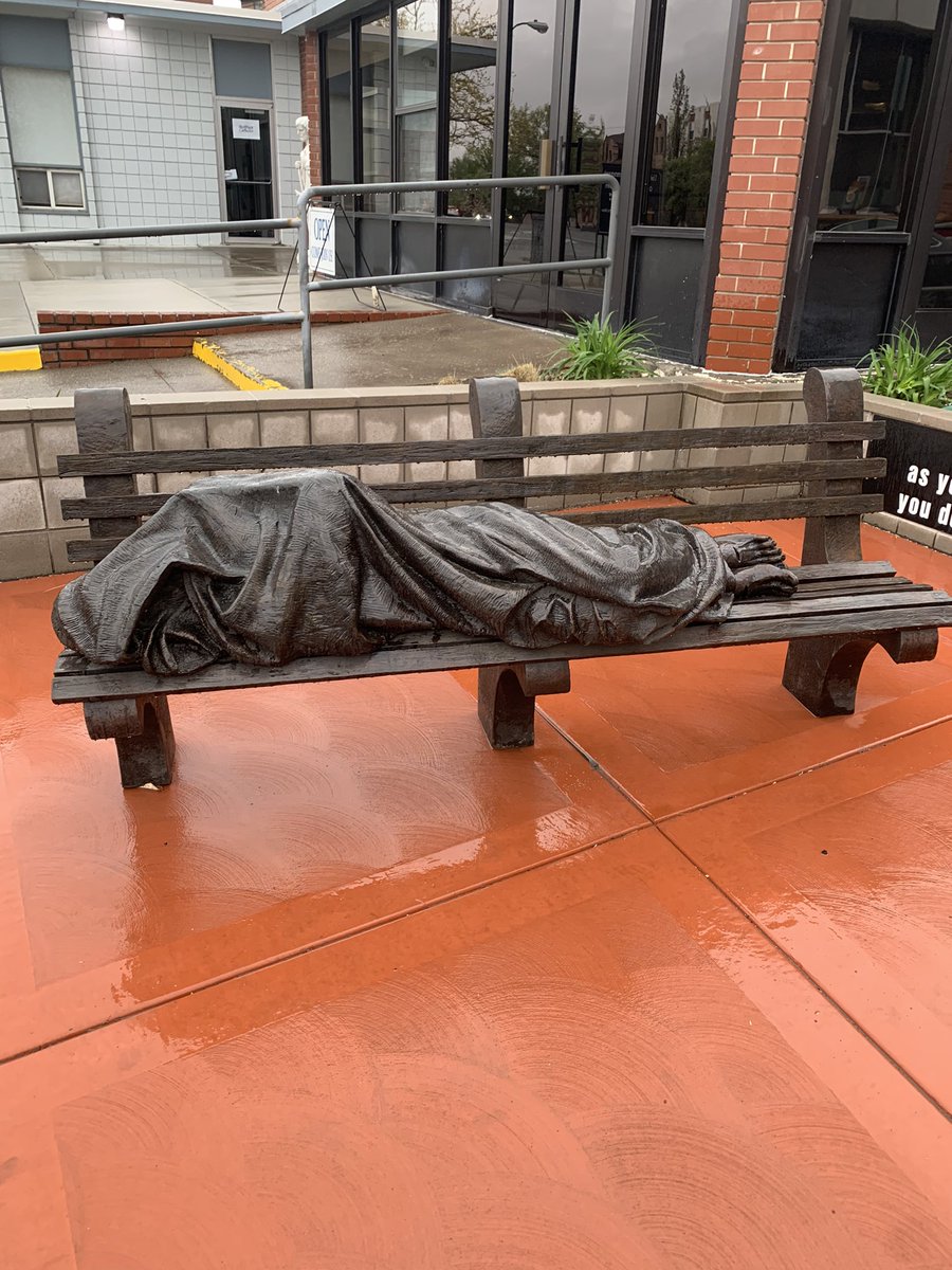 kadecraving's tweet photo. Noticed some unpleasant architecture throughout my various strolls on campus. Ran into the infamous anti-homeless homeless man bench. I’ve also noticed these slanted ledges with divots in them. They’re uncomfortable to sit on for long and their divots prevent skating #rsj108 https://t.co/5JWHuqrs2M