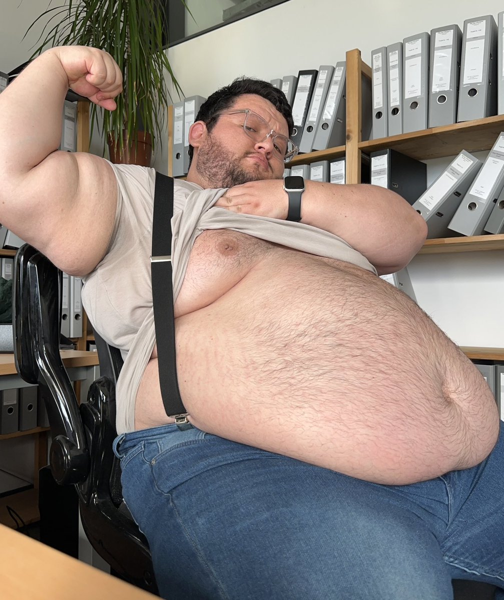 babelnimrod's tweet photo. Do you even lift? #fatfriday https://t.co/ssGuwqZbzc