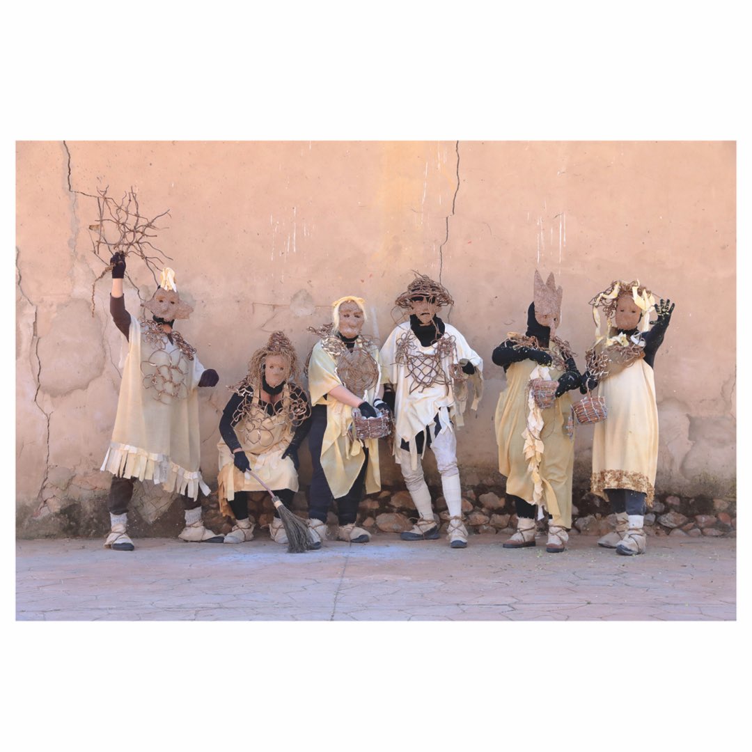EcologiasLupulo's tweet photo. Motas y Manchas [5/9]
Desenmascarar la idea de residuo… 
#performar #componersaberes #antruejo #culturarural #mascaradas @fdnc_es https://t.co/Iy7psDmgHq