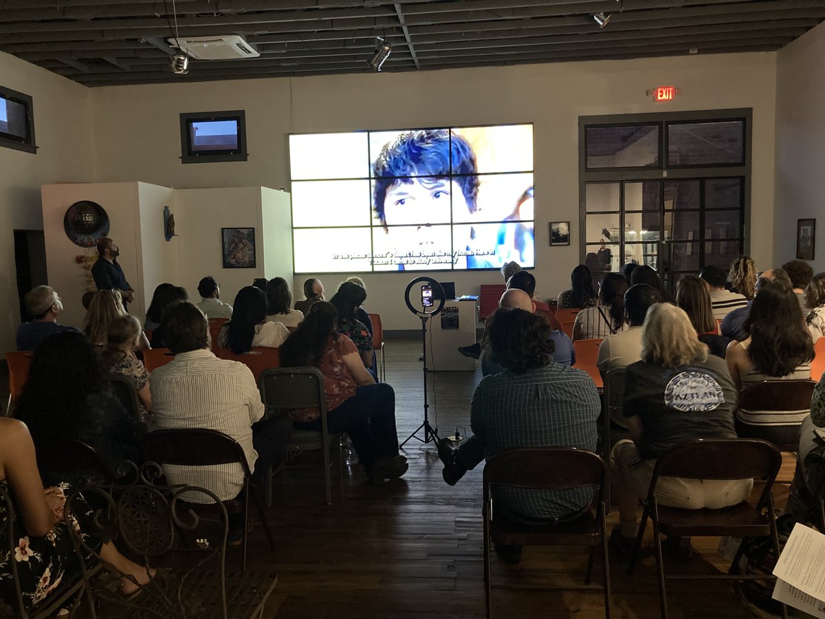 confluencenter's tweet photo. We had a great turnout last week for our #BorderLab Showcase! Five graduate students presented at a full
housetheir finished research projects on the grand challenges that straddle our geopolitical borders. Learn more about their work : https://t.co/TcHFeabs5E https://t.co/FdcCuxY9KS