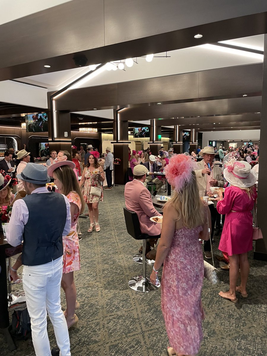 TripNerd's tweet photo. Oaks day 🐎 #tripnerdparty https://t.co/5SGc9ZMQ64