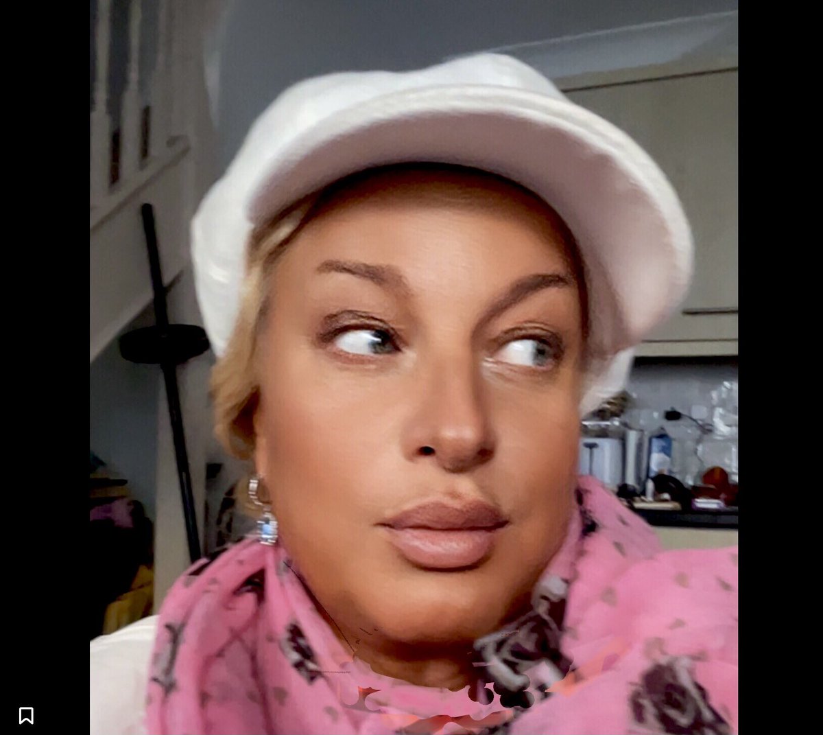 RuthKensit's tweet photo. I do ‘love’ my Brando cap! The faces I pull when people get hard work confused with luck! 🤌🤘💪 #workhardplay0 https://t.co/5tvSZKrmbt