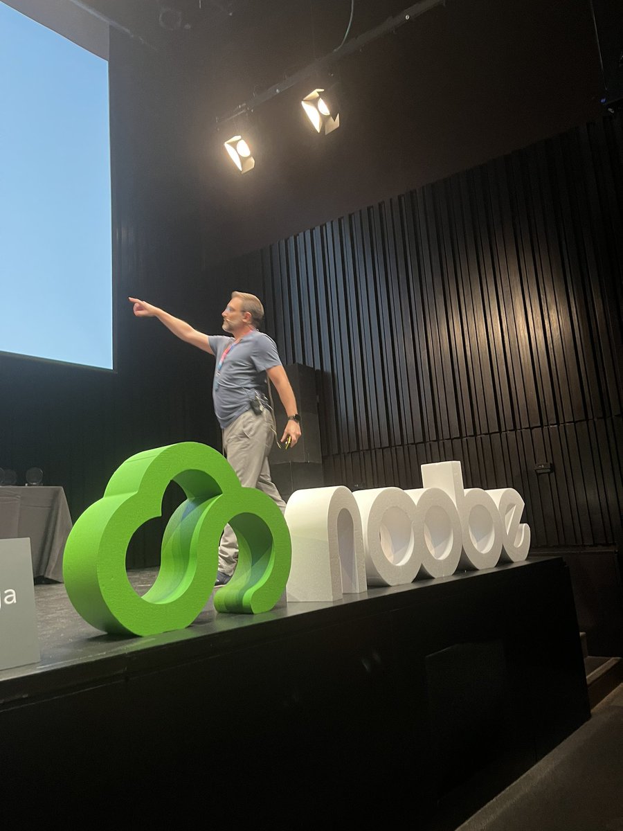 <a href="/ManuelLlorensG/">Manuel Llorens</a> CTO de <a href="/Noobe_AL/">Noobe</a> nos indica “Cómo aprender en la era de la IA” durante la Gala de los #PremiosIE23