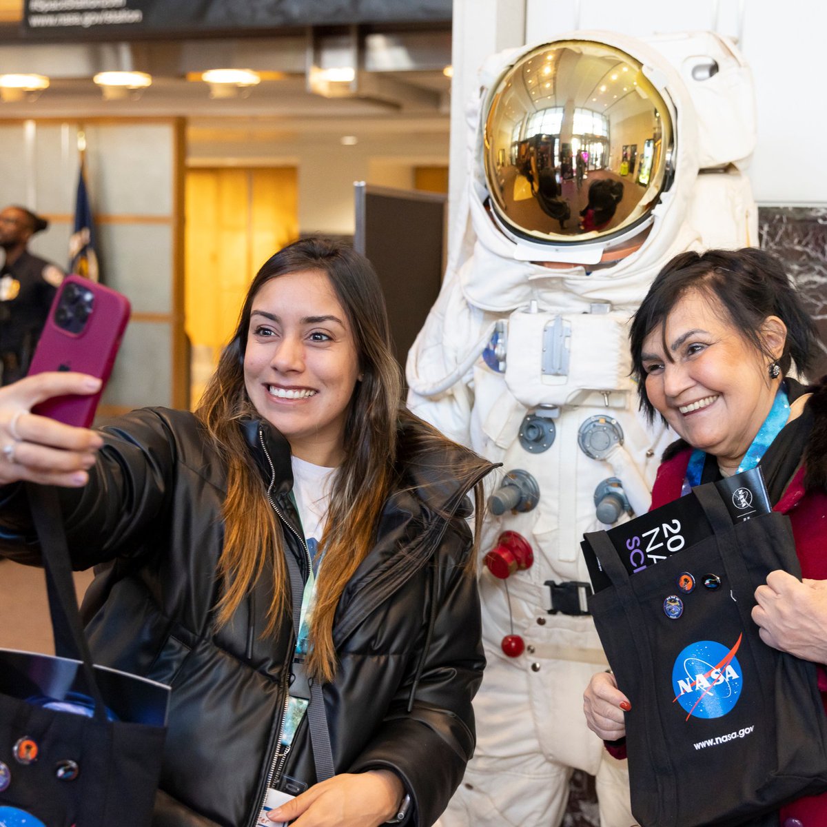 spaceappscta's tweet photo. These #SpaceApps selfies are out of this world 🧑‍🚀🌎

It's #NationalSpaceDay! We celebrate space exploration, space discovery, the universe, and beyond! How are you celebrating your favorite things about space? https://t.co/tvgznBQOS4
