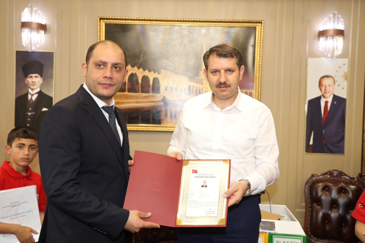 BilsemSiverek's tweet photo. 2023 TEKNOFEST İstanbul’a damga vuran Siverek BİLSEM takımlarını ağırlayarak ödüllerini takdim eden sayın Şanlıurfa Valimiz Salih Ayhan’a teşekkür ederiz. https://t.co/E9TB7zPQTY