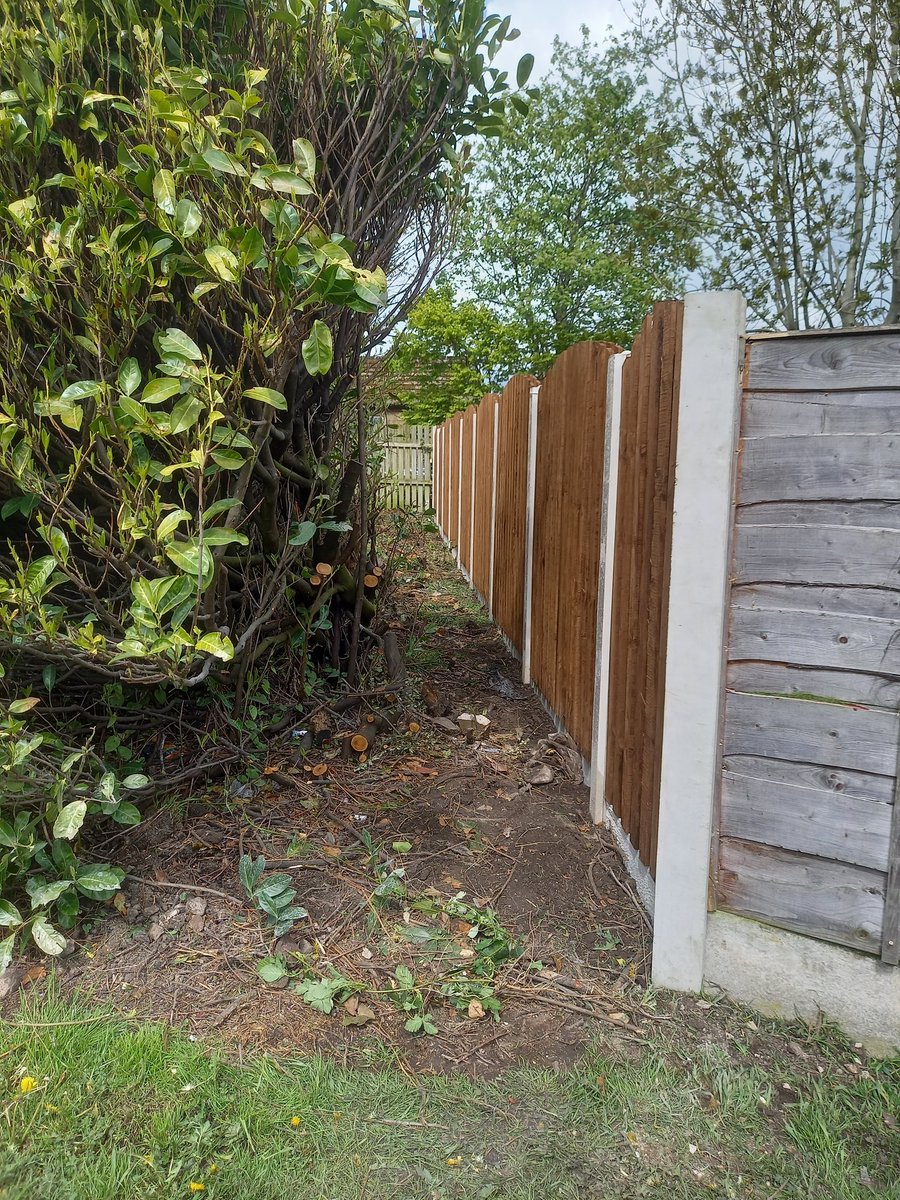 gardener_nick's tweet photo. 9 section fence replacement today for @GroundControlGC all materials supplied by @HCFencing. Happy client and happy team. https://t.co/gAqcYib6uH