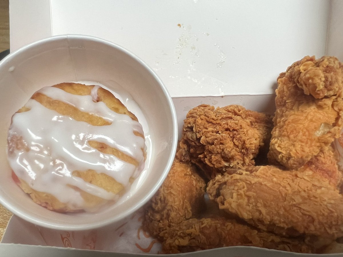GhoodTC's tweet photo. @1GWIZ83 Had to go get my Fix 10:30am 🤣🤦🏾♂️
#GhostPepperWings 🔥🔥 https://t.co/3b4uxb1Naz