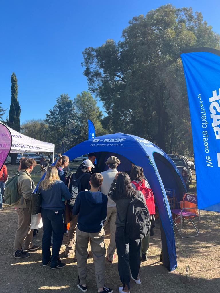 Parte del equipo presente en la Jornada cultivos de invierno en Santa Rosa, La Pampa. 

#BASFenelcampo