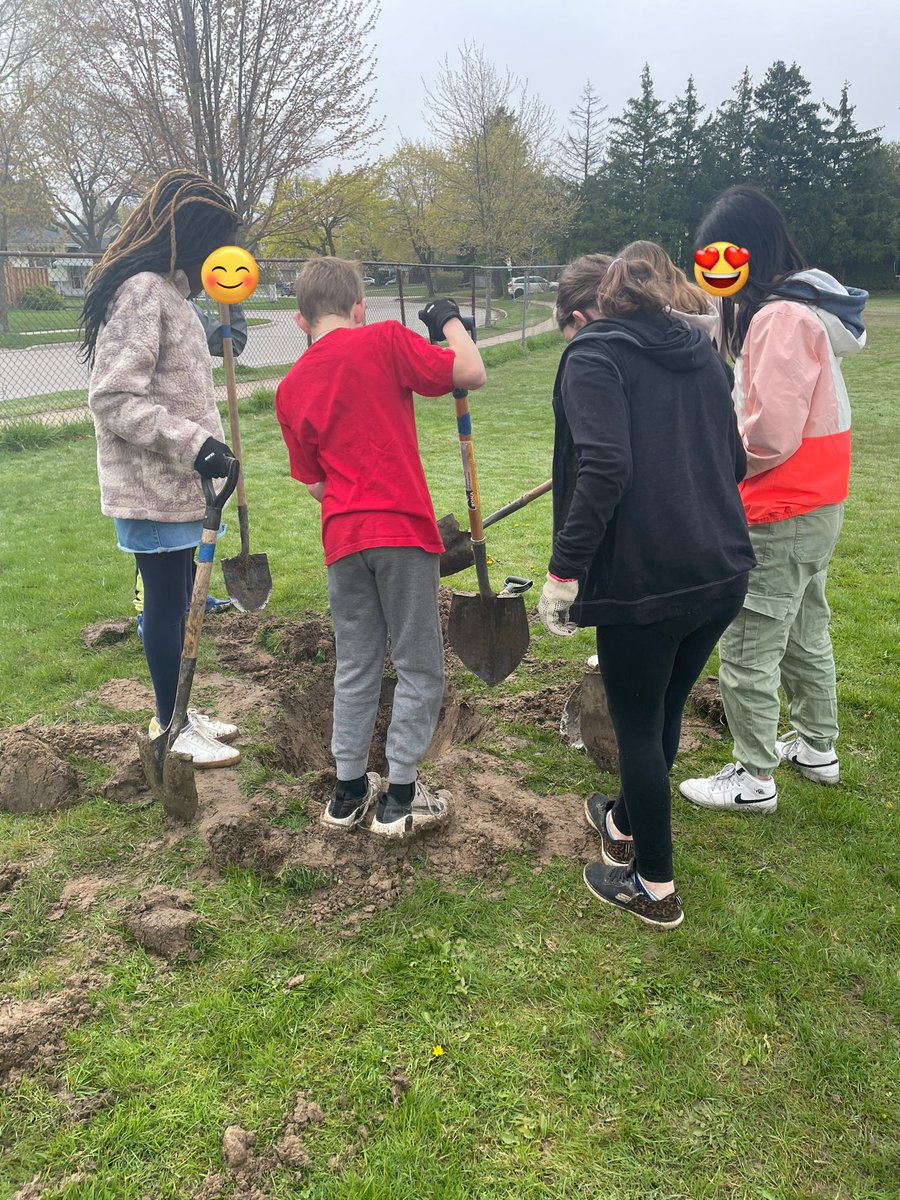 Mme Deanna tweet media