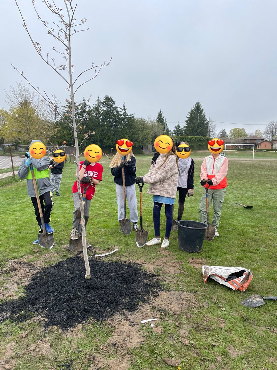 Mme Deanna tweet media