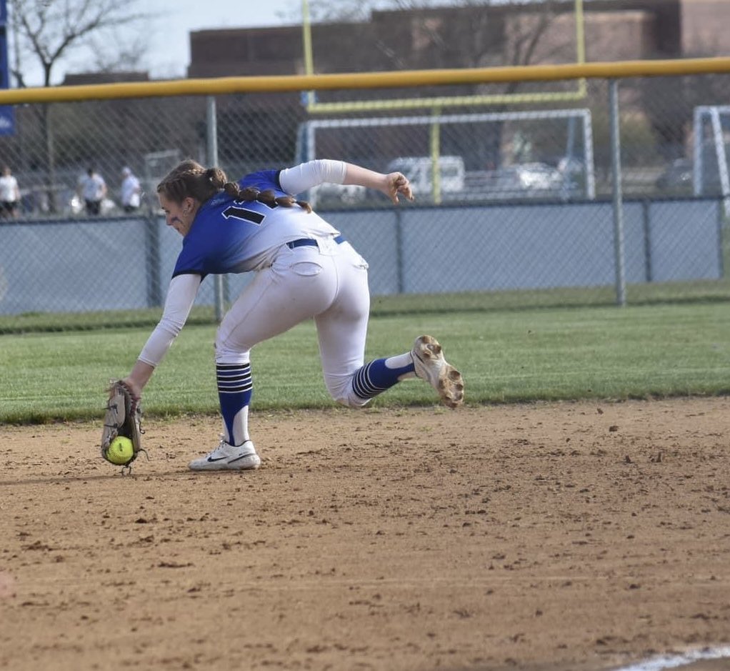 5/4 RECAP:

Varsity won a high scoring game 20-10 over Waukesha South! 

-Payton Hisel went 2-3 with Grand Slam and 5 RBIs
-Paige Kahle (📸)went 2-4 with 2 RBIs
-Kaiya Kraner (📸)went 2-4 with 1 RBI

West plays 5pm TONIGHT against Catholic Memorial at Infinity Fields.