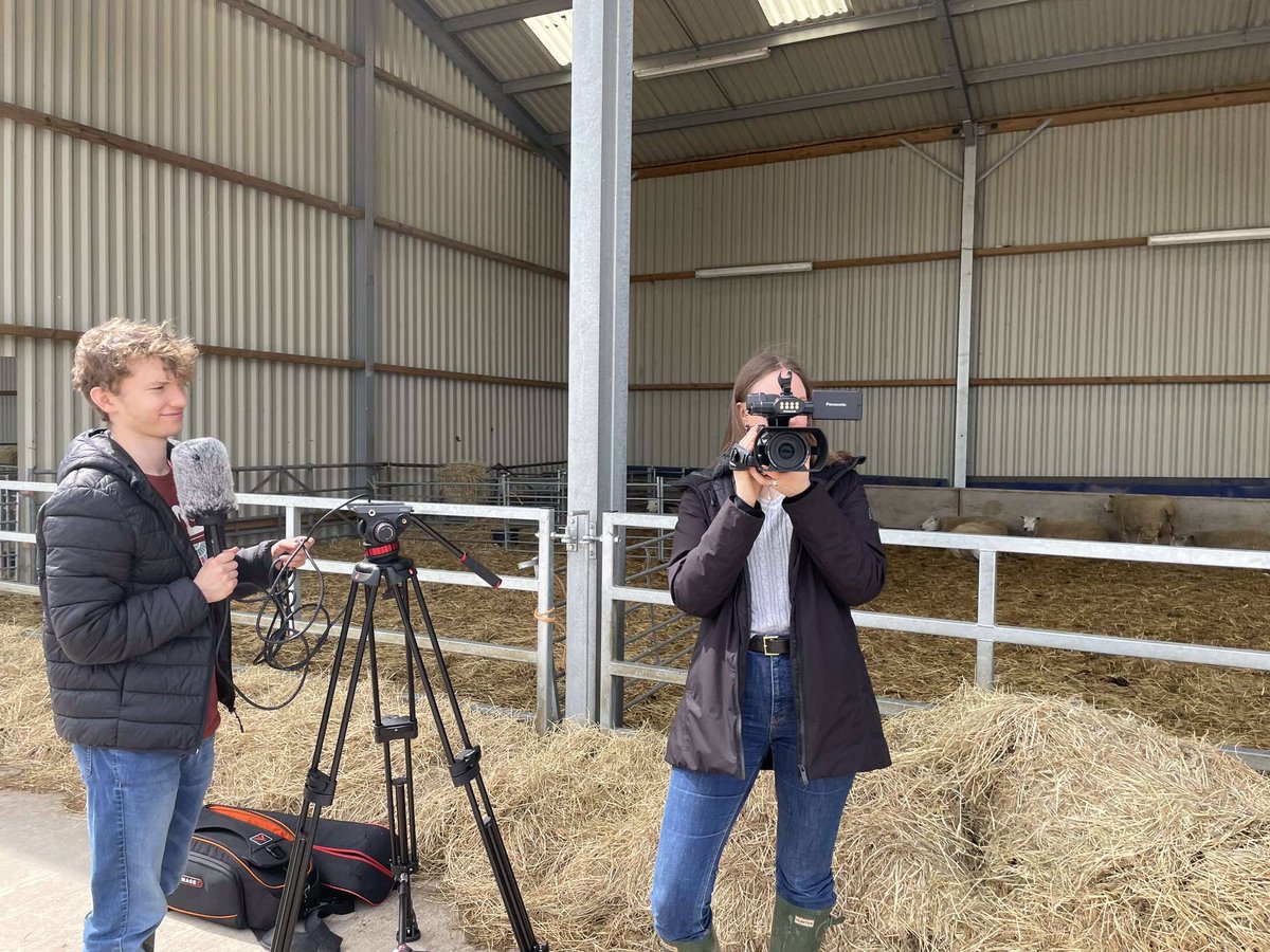 ameliaeoates's tweet photo. I had the best day filming in Bakewell &amp; Grindleford with @olly_woolley03 and Hannah Auld @takethewheelmag speaking to farmers about the dangers of Sheep Worrying for our TV news package #journalism #sheffnews #bulletin 🐑🎥 https://t.co/NFDG8CnzWh