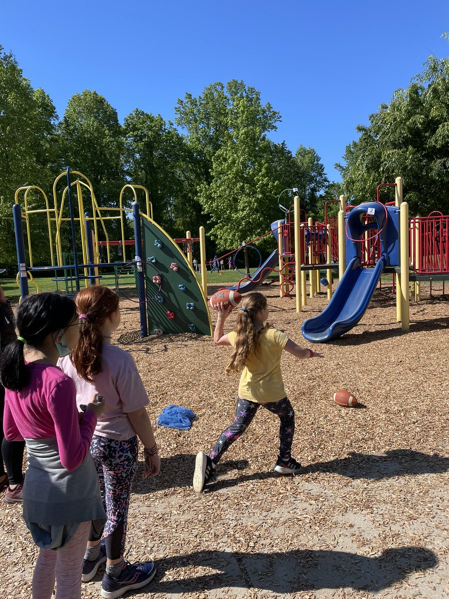 DrewESAP's tweet photo. What a beautiful day for Field Day. Thank you Mr. Neely for all your preparation. https://t.co/OI84Xzpy42